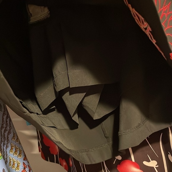 Nike golf women's black and red skorts sz6 like new - Picture 5 of 6